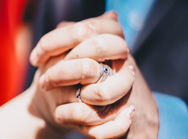 Czy przeciwieństwa naprawdę się przyciągają? Analiza związków z perspektywy podobieństw i różnic