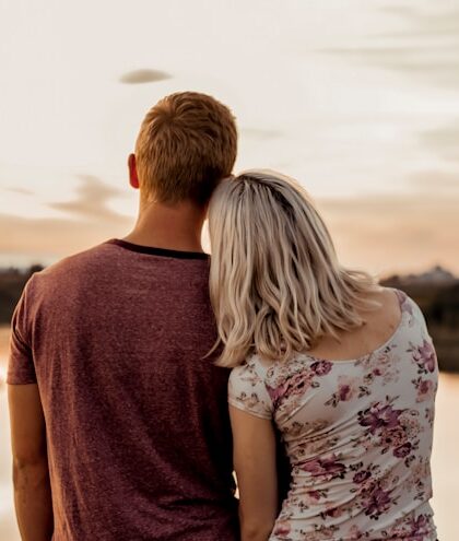 Dlaczego tak trudno nam dziś się zaangażować? Psychologia emocjonalnego dystansu w erze randkowych aplikacji