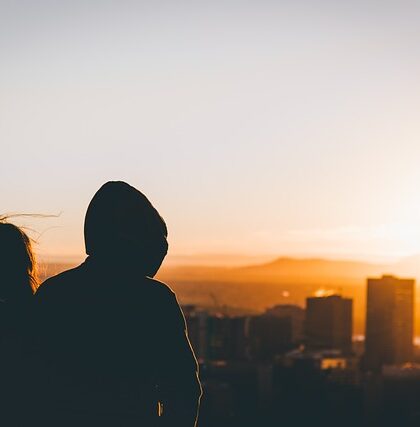 Dlaczego Twoje rozmowy kończą się po kilku wiadomościach – i jak to zmienić